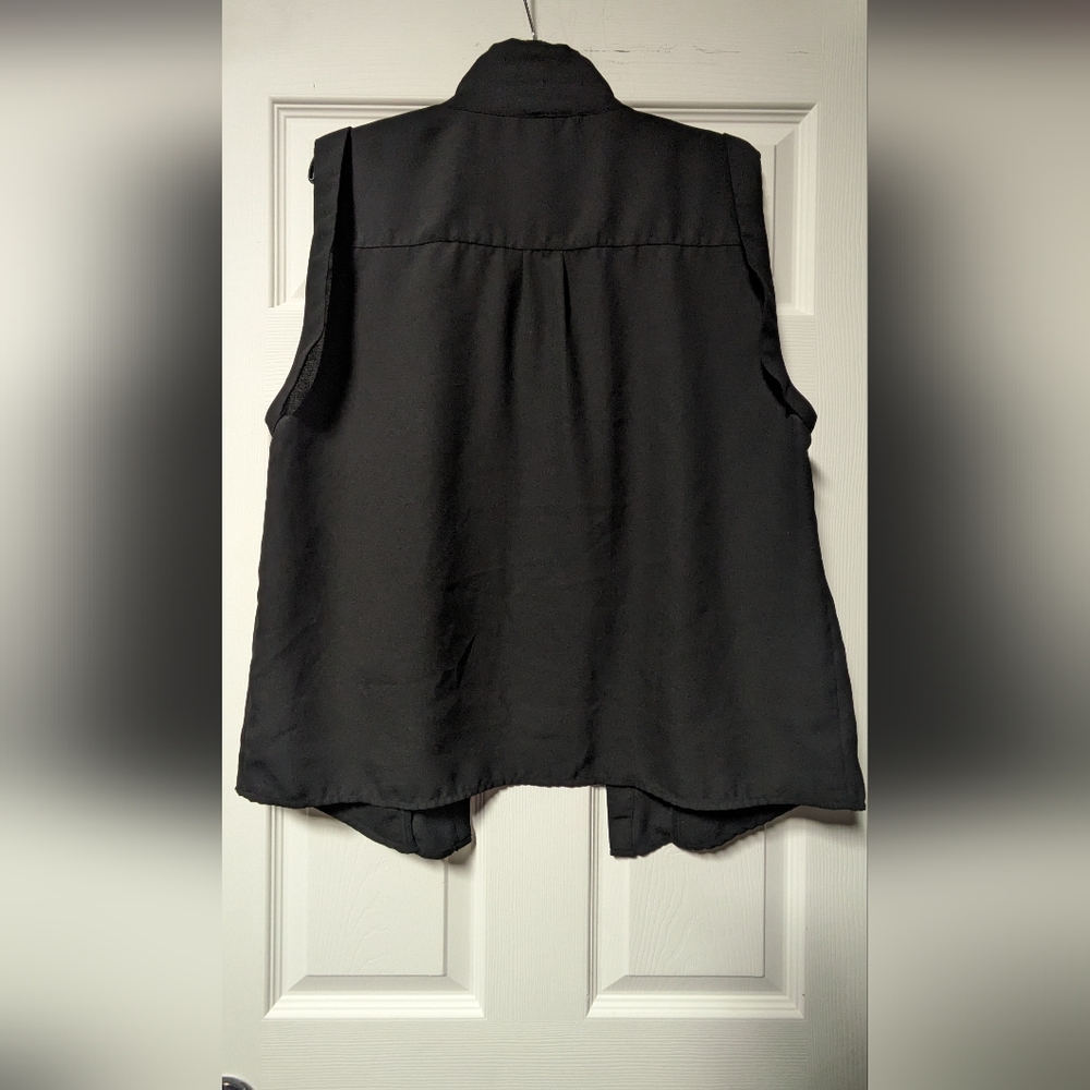 Vest - Picture 2 of 3